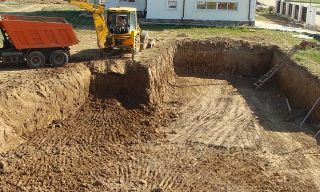 Рытье котлованов под фундамент в Губахе – цена от 2575 руб. за м3 | 2Землекопа-Гбх